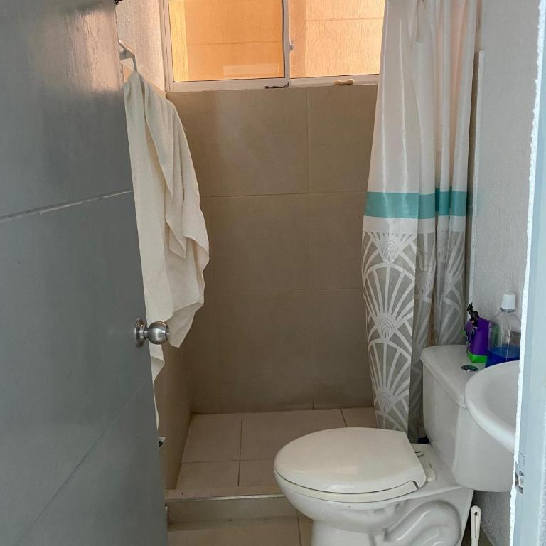 Habitación festival disponible solo con ventilador - Apartamento de 2 dormitorios con balcón - 2