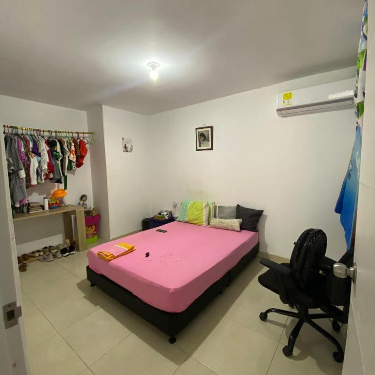 Habitación festival disponible solo con ventilador - Apartamento de 2 dormitorios con balcón - 1