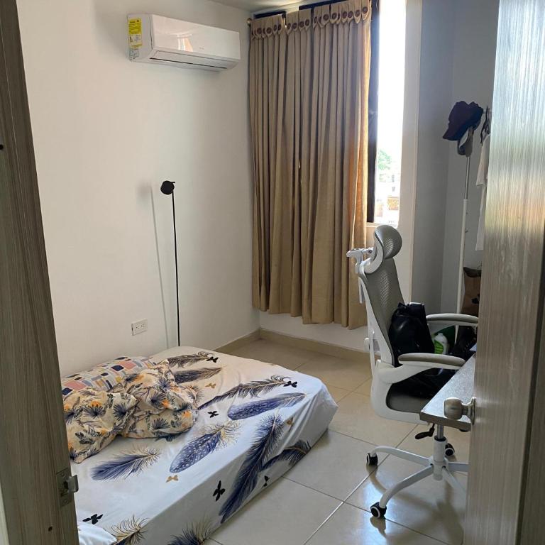 Habitación festival disponible solo con ventilador - Apartamento de 2 dormitorios con balcón - 4
