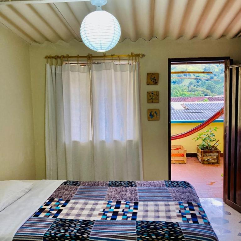 Charming Holiday House Room in Jardn Colombia - Habitación Familiar - 3
