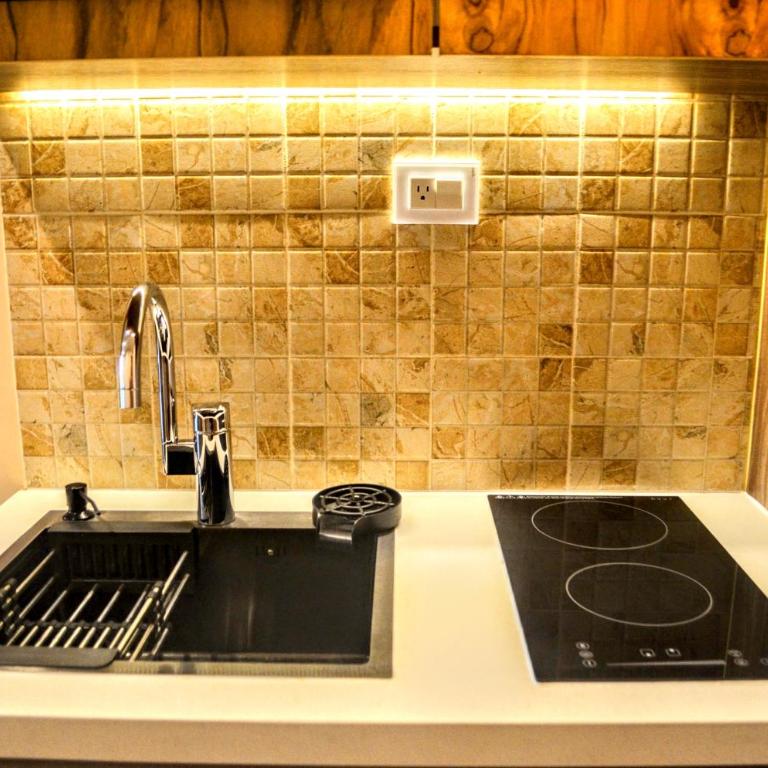 Luxury Caribique Ocean View Condo Jacuzzi Telescope Rooftop Pool - Studio with Sea View - 14