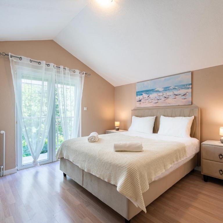 Radonjić Apartments - One-Bedroom Apartment with Balcony and Mountain View - 9