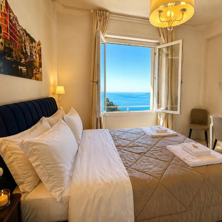 Vertigini Suites, Il Rifugio dell Amore per SOLE COPPIE , A 50m dalla Stazione e dalla Via dell Amore con Vista Mare e Intimità Appagante - Habitación con cama extragrande y vistas al mar - 4