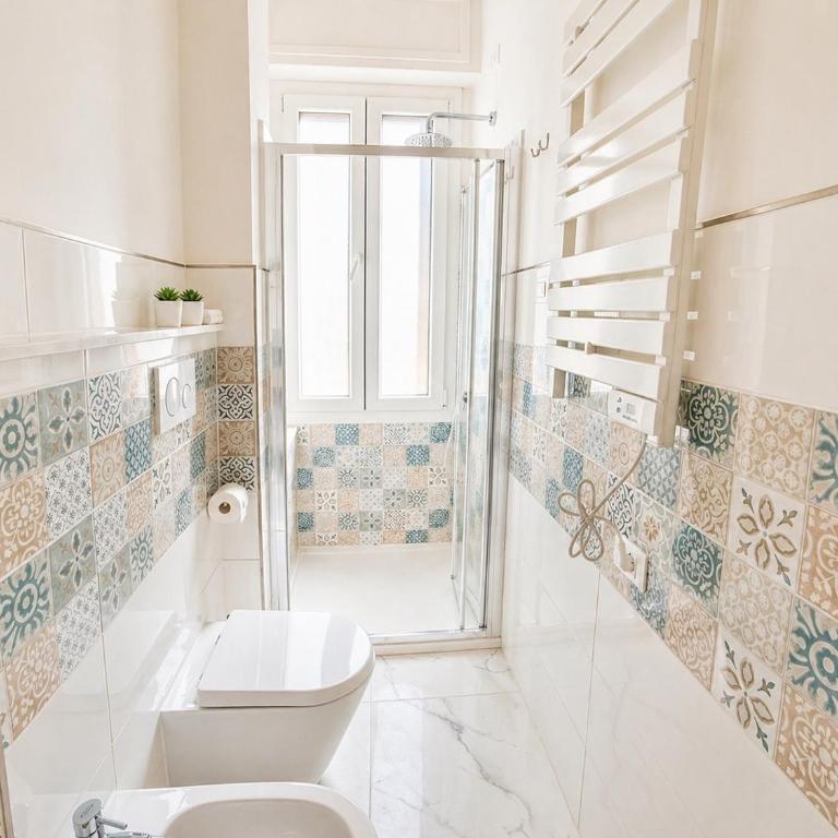 Vertigini Suites, Il Rifugio dell Amore per SOLE COPPIE , A 50m dalla Stazione e dalla Via dell Amore con Vista Mare e Intimità Appagante - Habitación Doble Deluxe con balcón - 13
