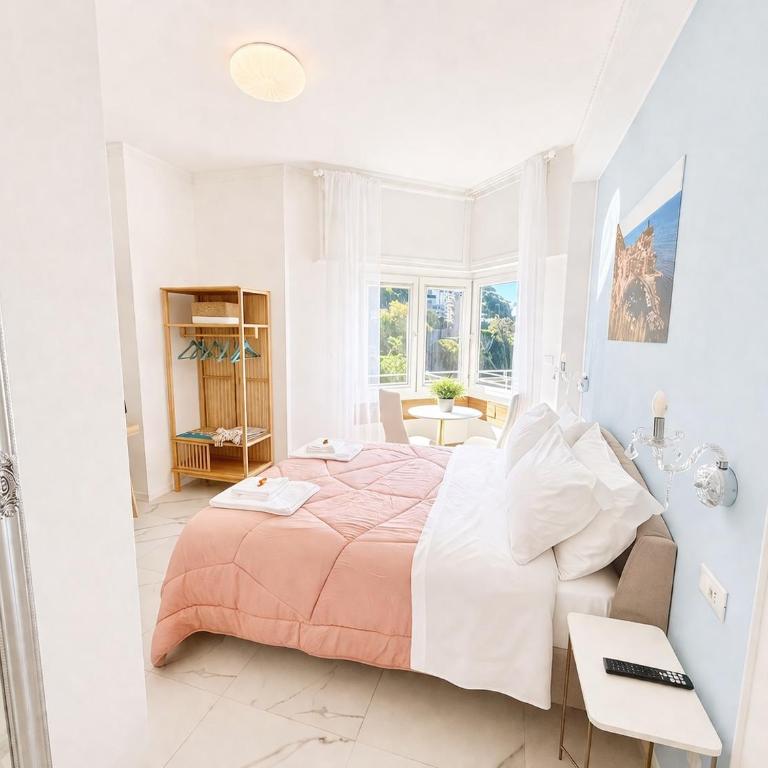 Vertigini Suites, Il Rifugio dell Amore per SOLE COPPIE , A 50m dalla Stazione e dalla Via dell Amore con Vista Mare e Intimità Appagante - Habitación con cama grande y vistas al mar - 13