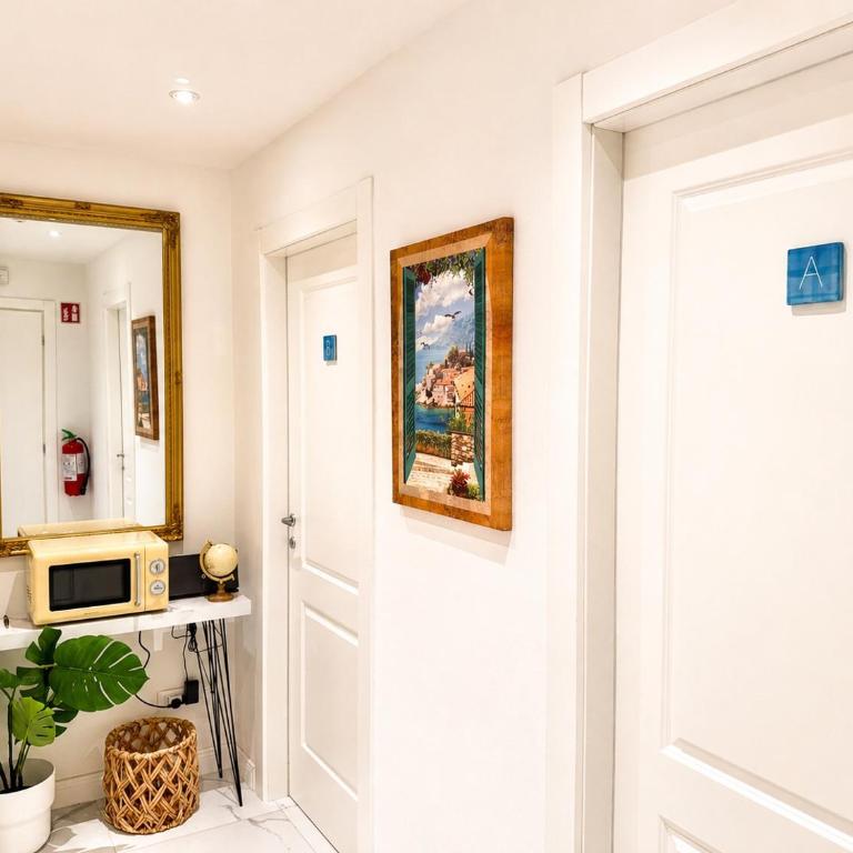Vertigini Suites, Il Rifugio dell Amore per SOLE COPPIE , A 50m dalla Stazione e dalla Via dell Amore con Vista Mare e Intimità Appagante - Habitación con cama extragrande y vistas al mar - 6