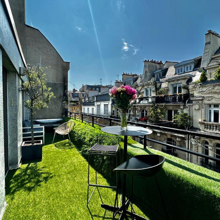 Rare ! 4BR Penthouse with terraces, up to 7p, near Champs-Elysées - Appartamento Deluxe con 4 Camere da Letto - 24
