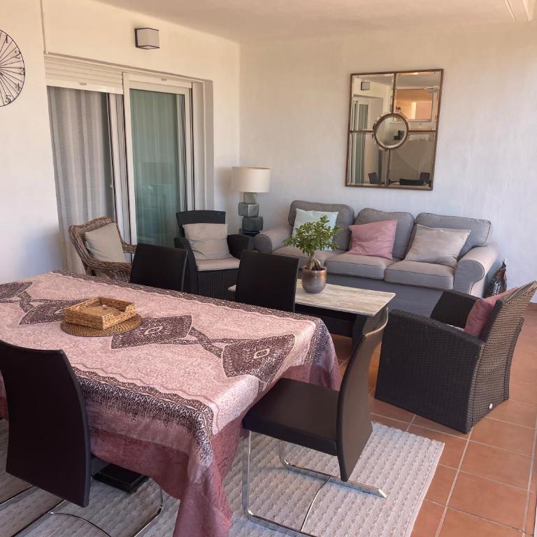 BEL APPARTEMENT REZ De CHAUSSEE AVEC DOUBLE TERRASSE FACE AU LAC ET AU GOLF - Apartamento de 2 dormitorios - 17