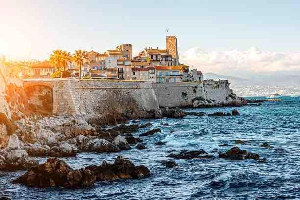 3-room apartment near old Antibes, sea view, 54m2, 3 pieces - Two-Bedroom Apartment - 11