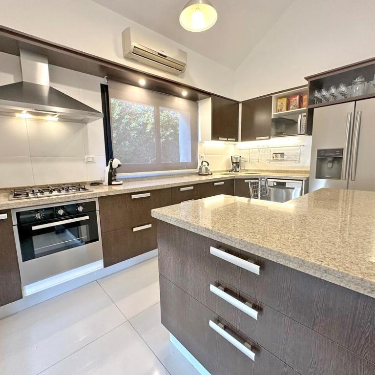 Punta del Este Relax House - 5 BR Private Pool, Parking - Villa - 45