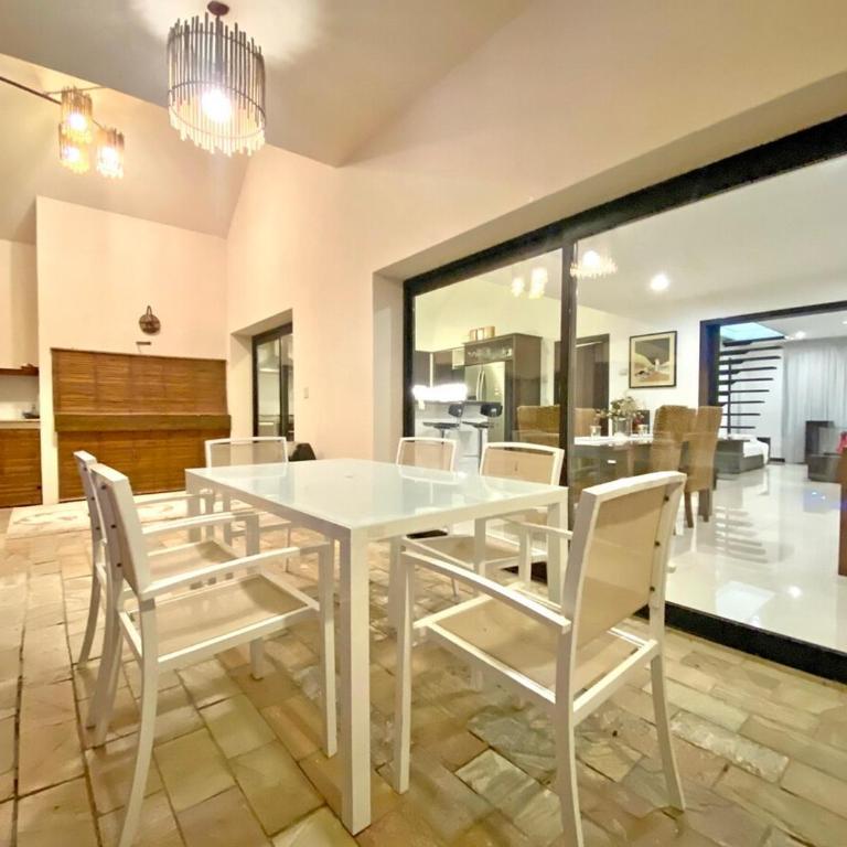 Punta del Este Relax House - 5 BR Private Pool, Parking - Villa - 85