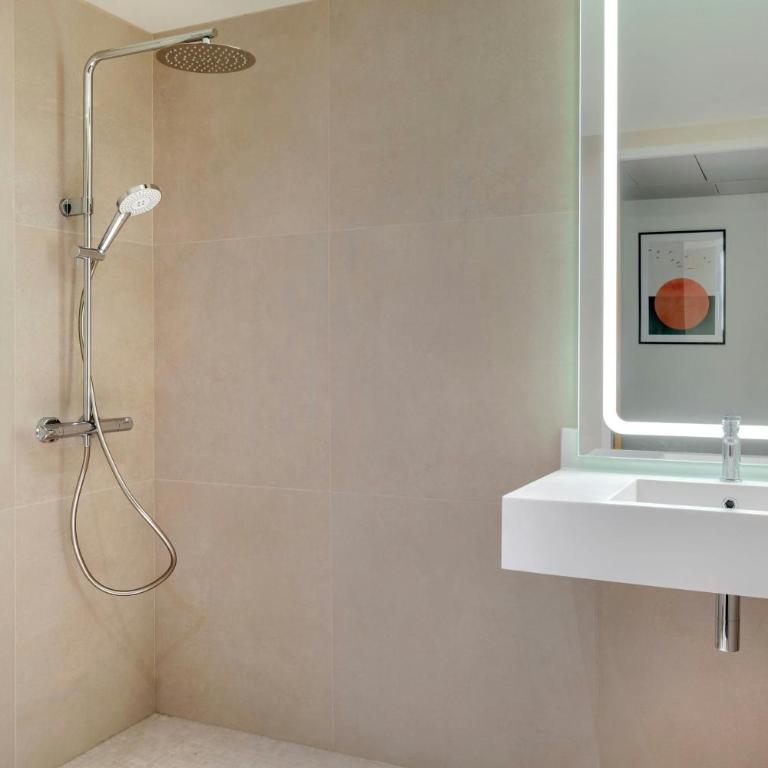 Courtyard by Marriott Paris Saint Denis - Camera King Deluxe - 12
