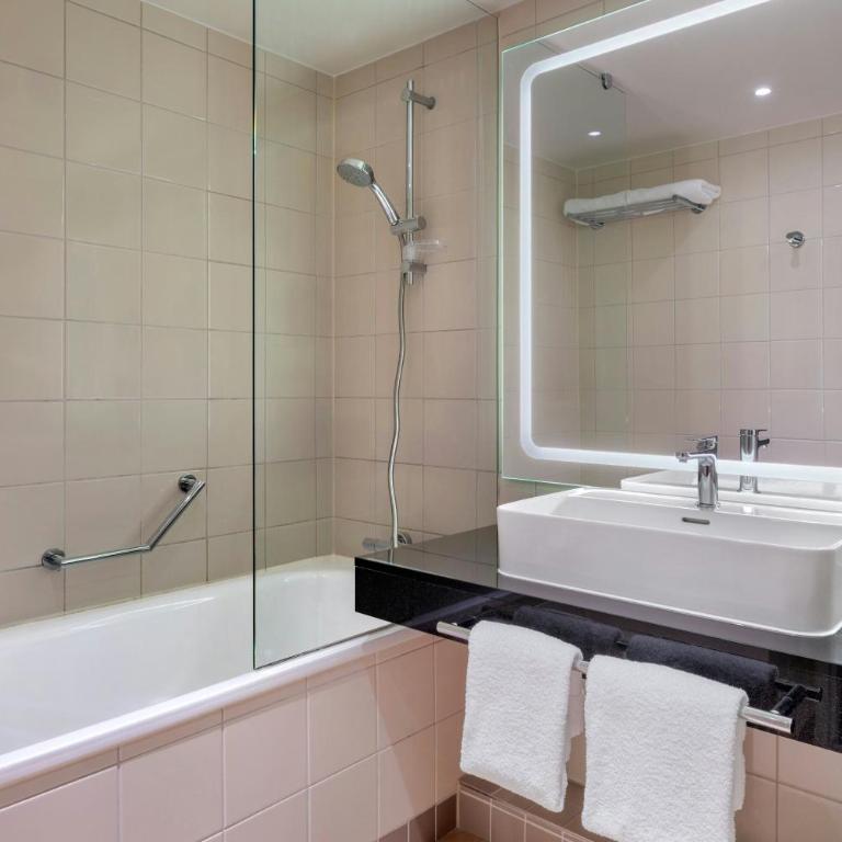 Courtyard by Marriott Paris Saint Denis - Camera King Deluxe - 13