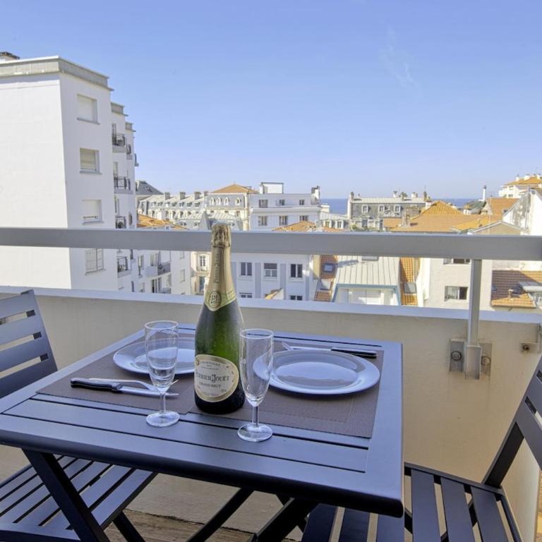 Studio hyper centre et son parking avec la plage à 5 min à pied - Appartement 1 Chambre - 1