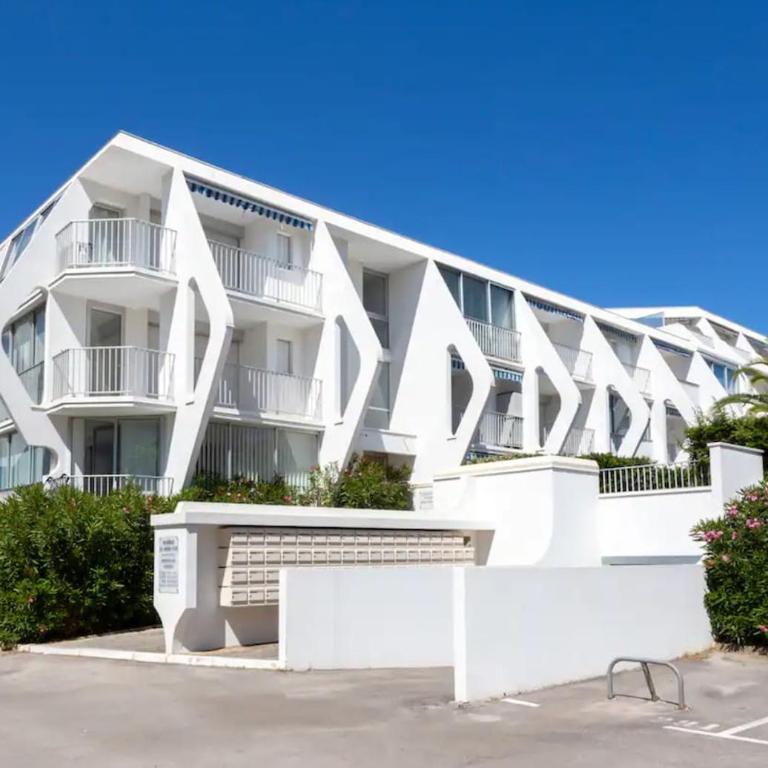Le Souéhla Appart 4 pers-Piscine Wifi Parking Mer - Studio - 10