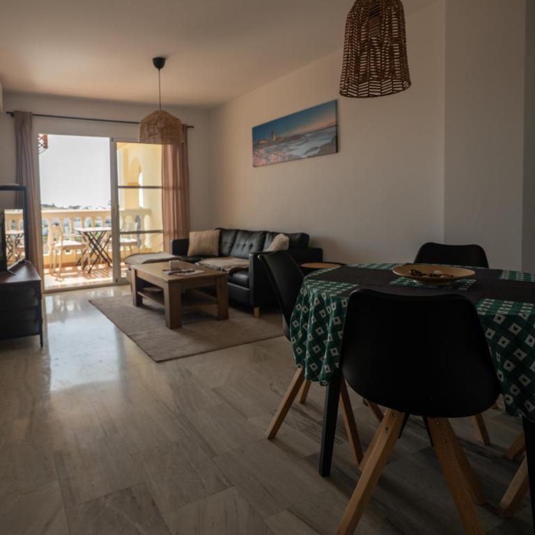 Sunny 2BR Apartment Near Faro Beach with Balcony - Apartamento de 2 dormitorios con vistas - 15