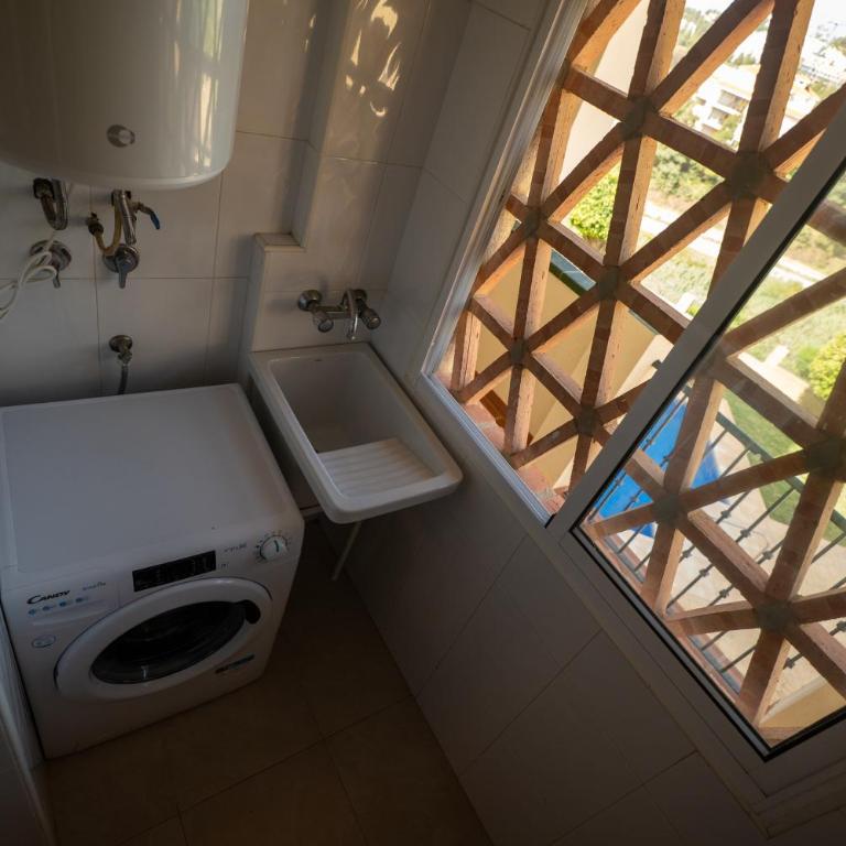 Sunny 2BR Apartment Near Faro Beach with Balcony - Apartamento de 2 dormitorios con vistas - 30