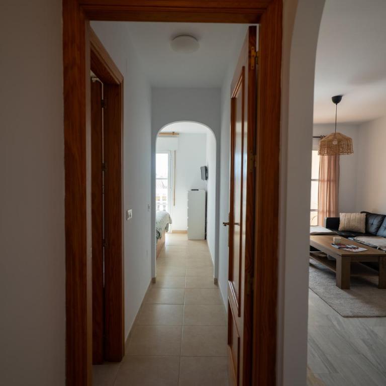 Sunny 2BR Apartment Near Faro Beach with Balcony - Apartamento de 2 dormitorios con vistas - 12