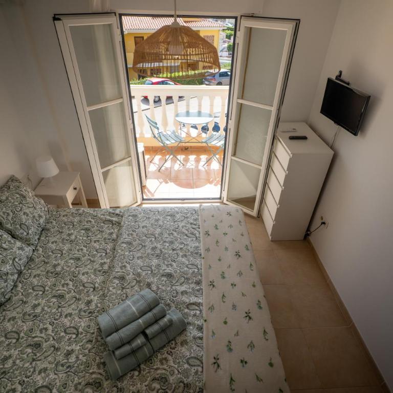 Sunny 2BR Apartment Near Faro Beach with Balcony - Apartamento de 2 dormitorios con vistas - 10