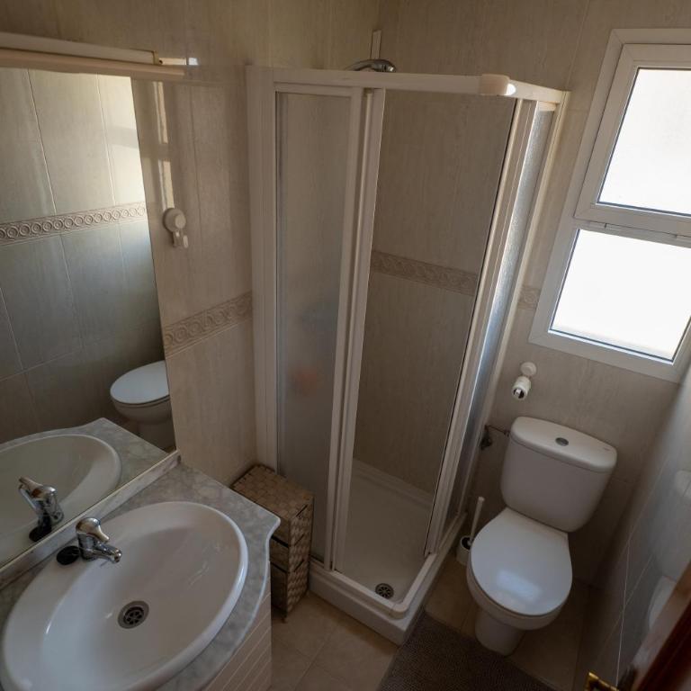 Sunny 2BR Apartment Near Faro Beach with Balcony - Apartamento de 2 dormitorios con vistas - 23