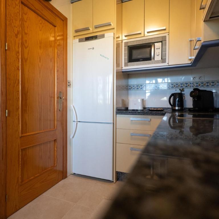 Sunny 2BR Apartment Near Faro Beach with Balcony - Apartamento de 2 dormitorios con vistas - 28