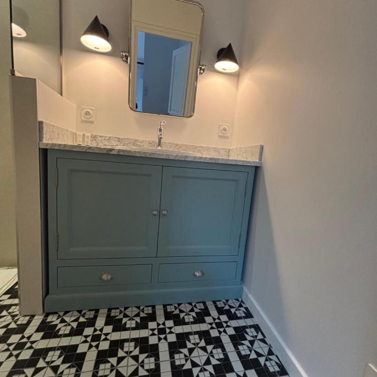 La Maison d'Amboise - Chambre Lit Queen-Size - Vue sur Jardin - 4