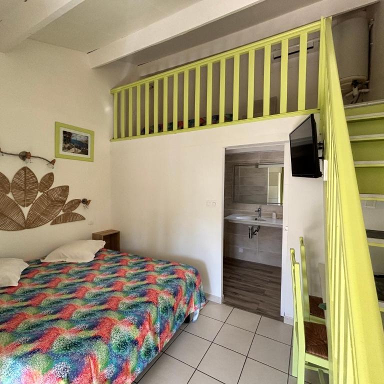 Hotel Myriam Vias Plage - Chambre Triple avec Terrasse - 12