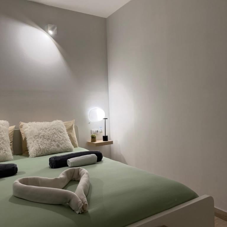 NestCity - One-Bedroom House - 5
