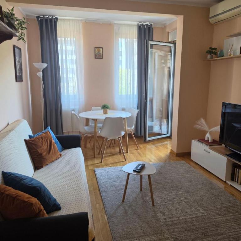 Angela apartment with 2 balconies - One-Bedroom Apartment - 11