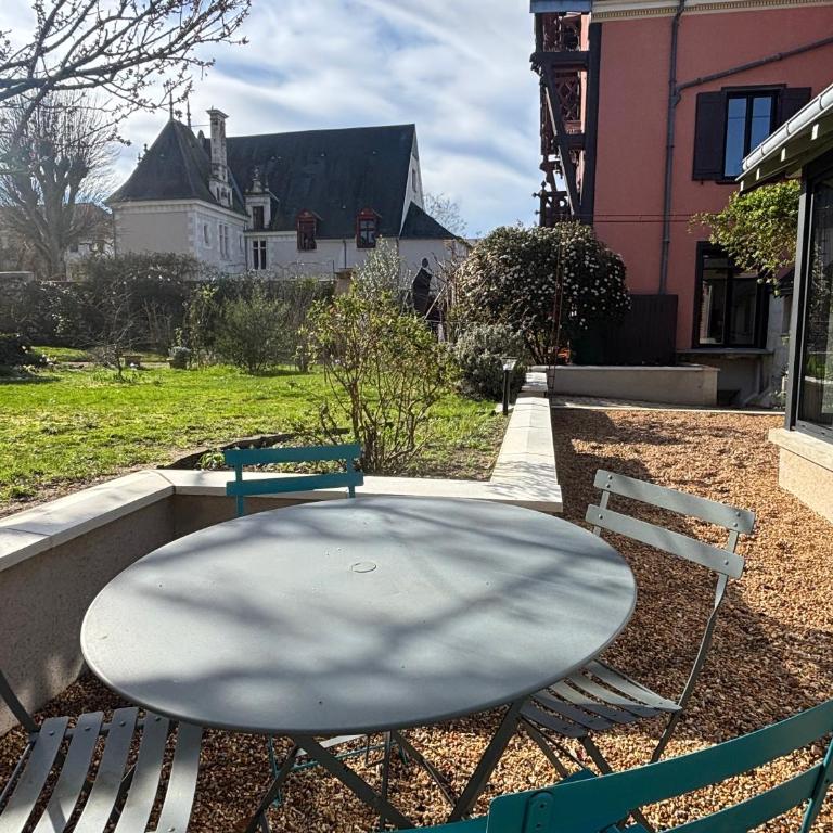 La Maison d'Amboise - Chambre Lit Queen-Size - Vue sur Jardin - 11
