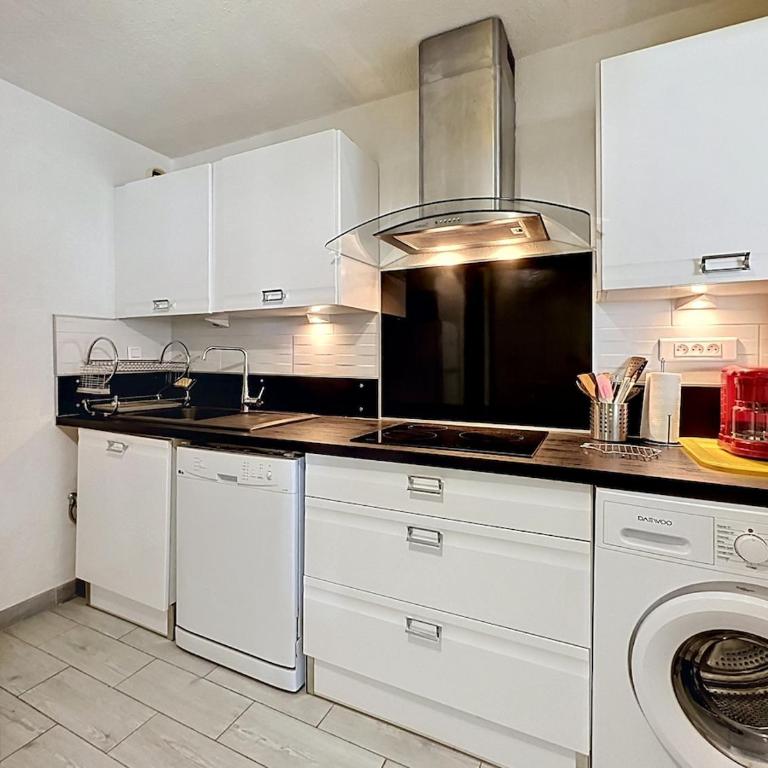Appartement spacieux avec cabine, à deux pas de la plage - Apartment with Balcony - 2