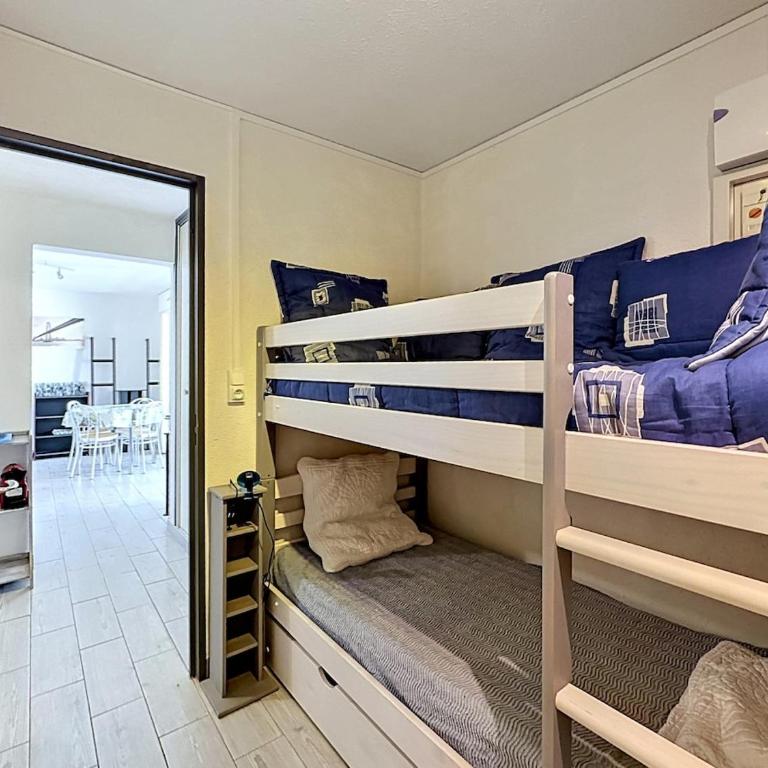 Appartement spacieux avec cabine, à deux pas de la plage - Apartment with Balcony - 4