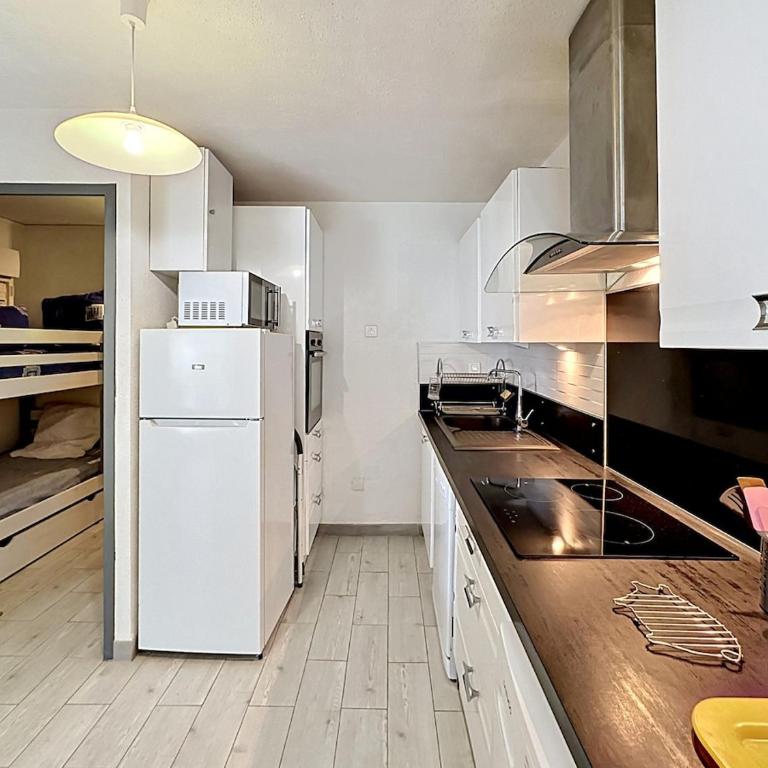 Appartement spacieux avec cabine, à deux pas de la plage - Apartment with Balcony - 6