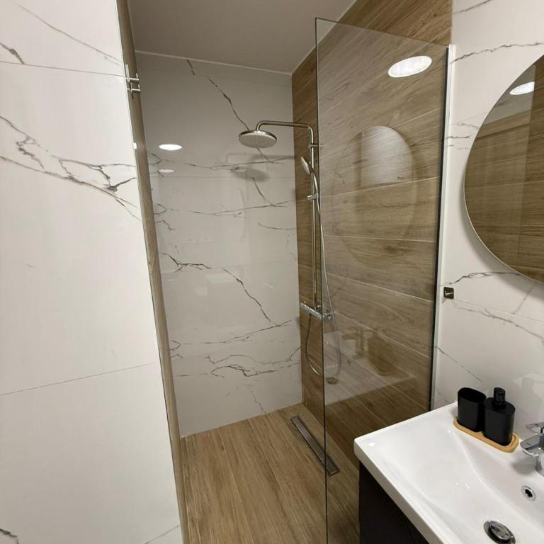 Hera Apartments - One-Bedroom Apartment - 8