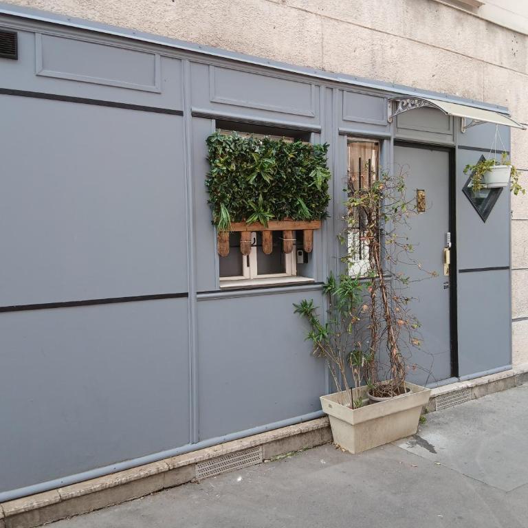 Guest house 40 m2 pour 1,2,3 personnes-Rez de Chaussée sur Rue et Patio-Séjour,Cuisine,SDB,Chambre avec Lit double-2 canapés lit japonais et matelas gonflable-Entrée côté Rue Berzélius-4 m du Métro Brochant lig13- Bus 31,54,74 ers sites touristiques - Appartement 1 Chambre - 7