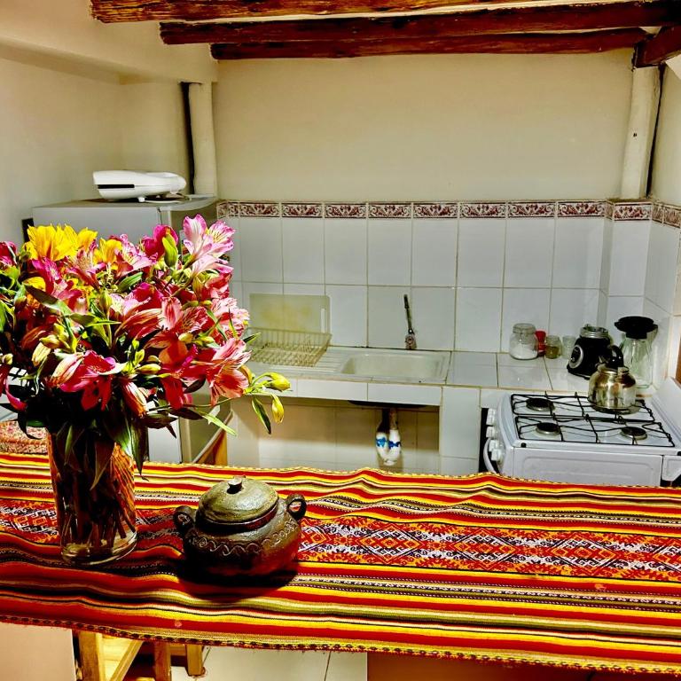 Home 6BR - 3 Min from Main Square - Six-Bedroom House - 4