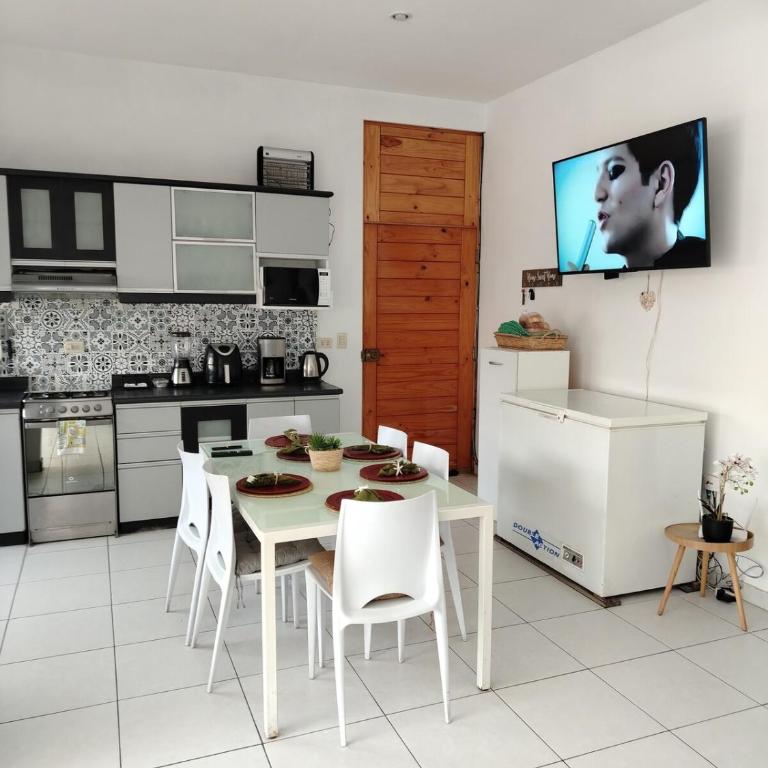 Los Pulpos Beach House - Four-Bedroom House - 13