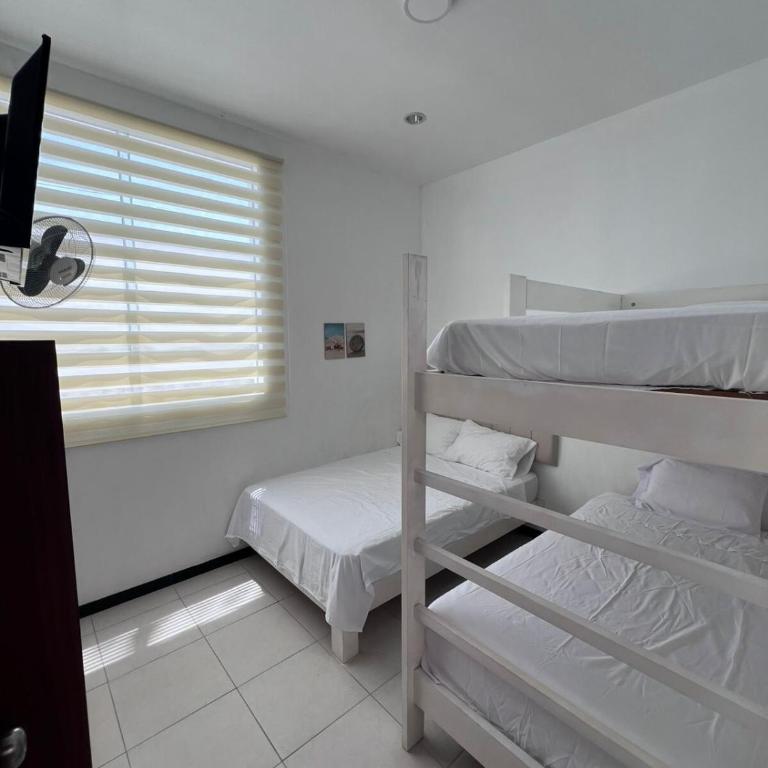 Los Pulpos Beach House - Four-Bedroom House - 24