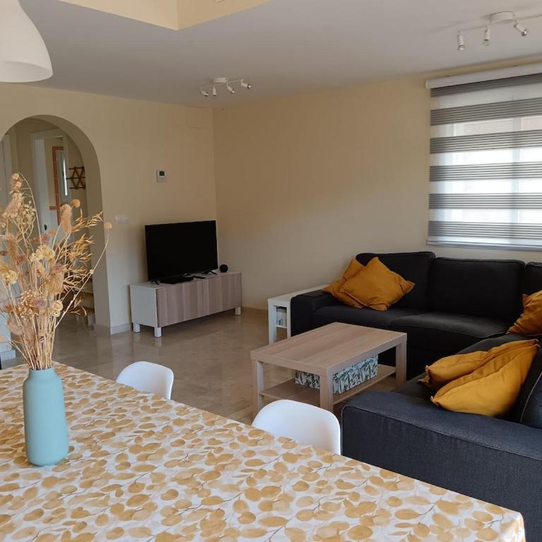 Lovely house with garden and community pool - Casa de 3 dormitorios - 1