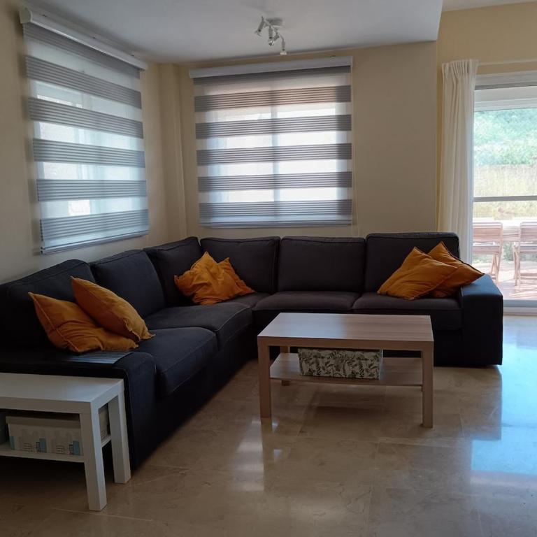 Lovely house with garden and community pool - Casa de 3 dormitorios - 2