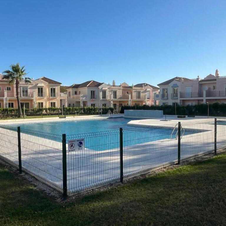 Lovely house with garden and community pool - Casa de 3 dormitorios - 10