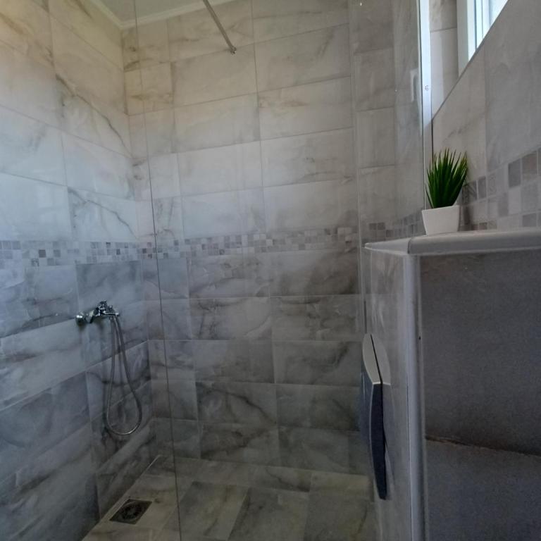 RIO Residence - Dvokrevetna Soba sa Bračnim Krevetom i Pogledom na Planinu - 5