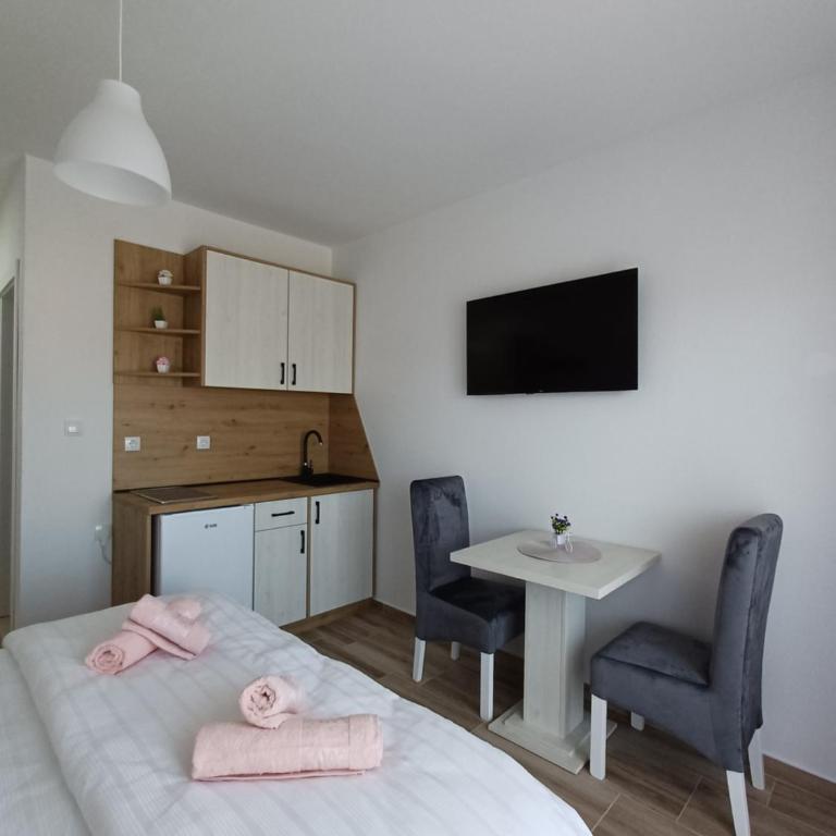 RIO Residence - Mala Dvokrevetna Soba sa Bračnim Krevetom - 3