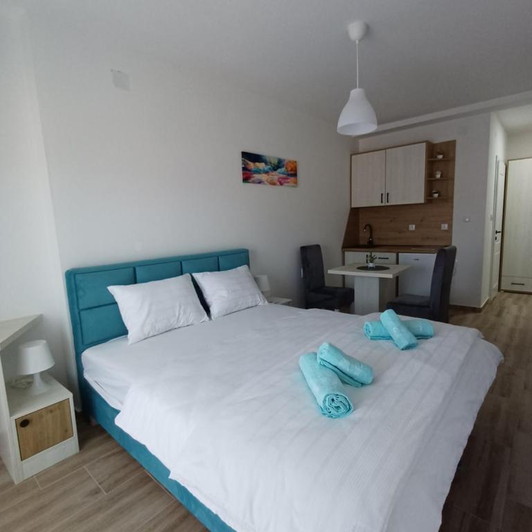RIO Residence - Dvokrevetna Soba sa Bračnim Krevetom i Pogledom na Planinu - 1