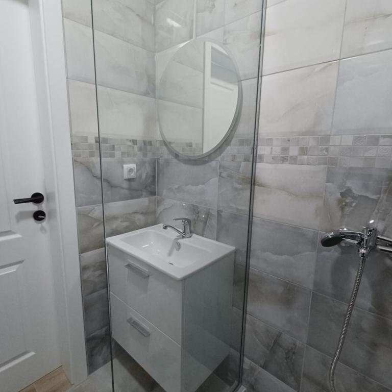 RIO Residence - Dvokrevetna Soba sa Bračnim Krevetom i Pogledom na Planinu - 4