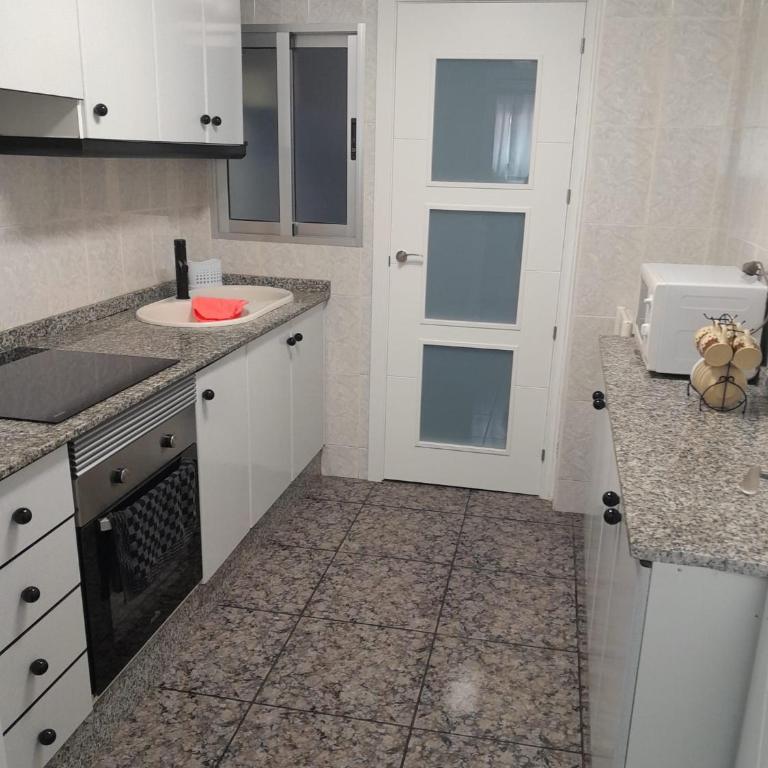 Alojamiento El Sevillano - Apartamento de 3 dormitorios - 13