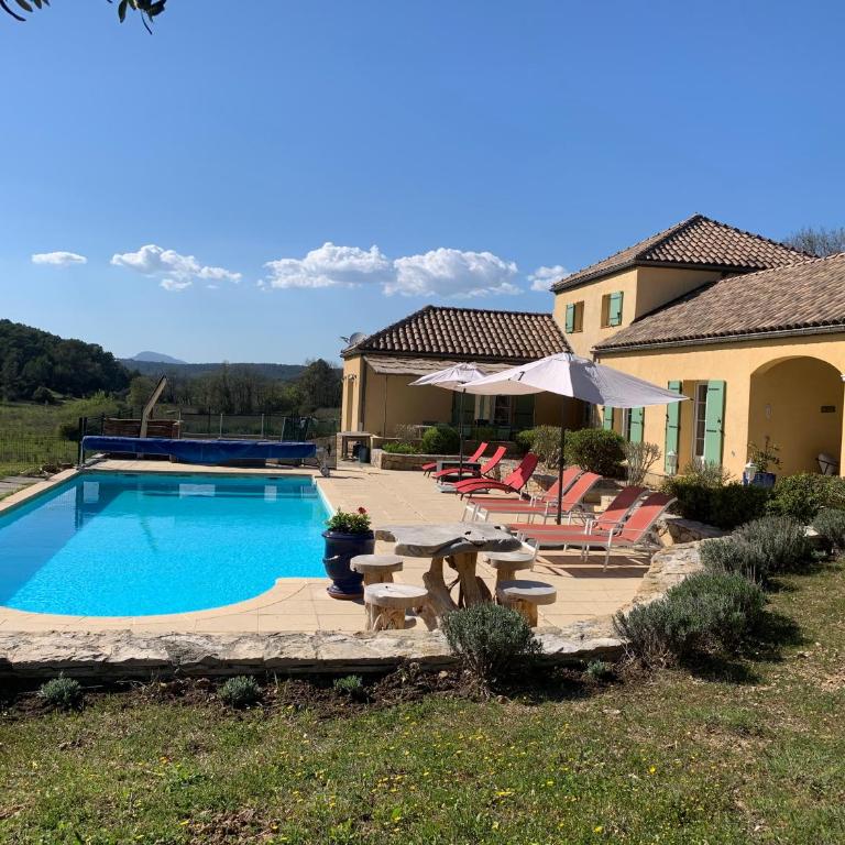 Villa tout confort, superbe vue dégagée, piscine chauffée, raccdt fibre - Maison 4 Chambres - 1