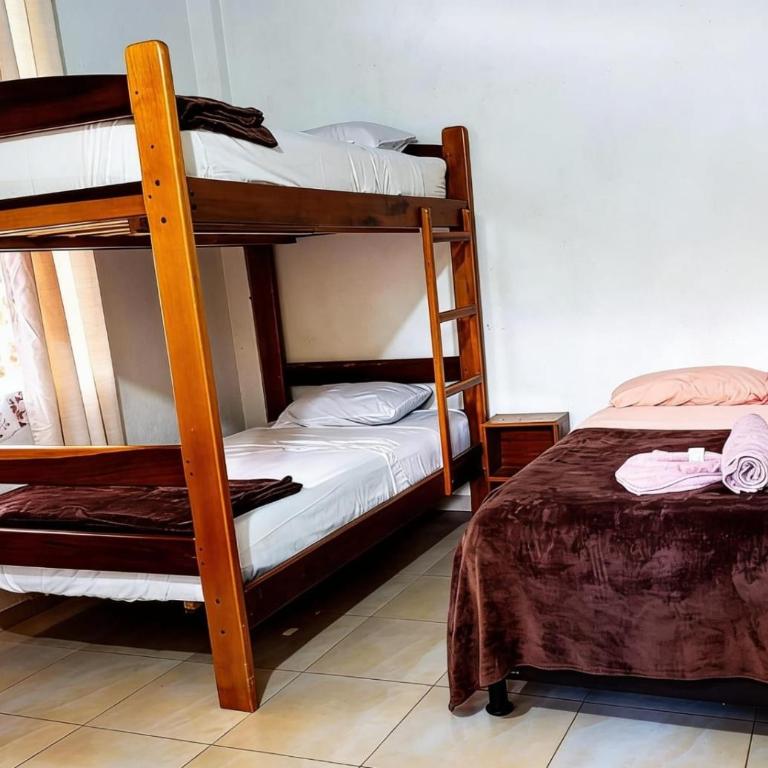 Mindomundo Home - Quadruple Room with Private Bathroom - 1
