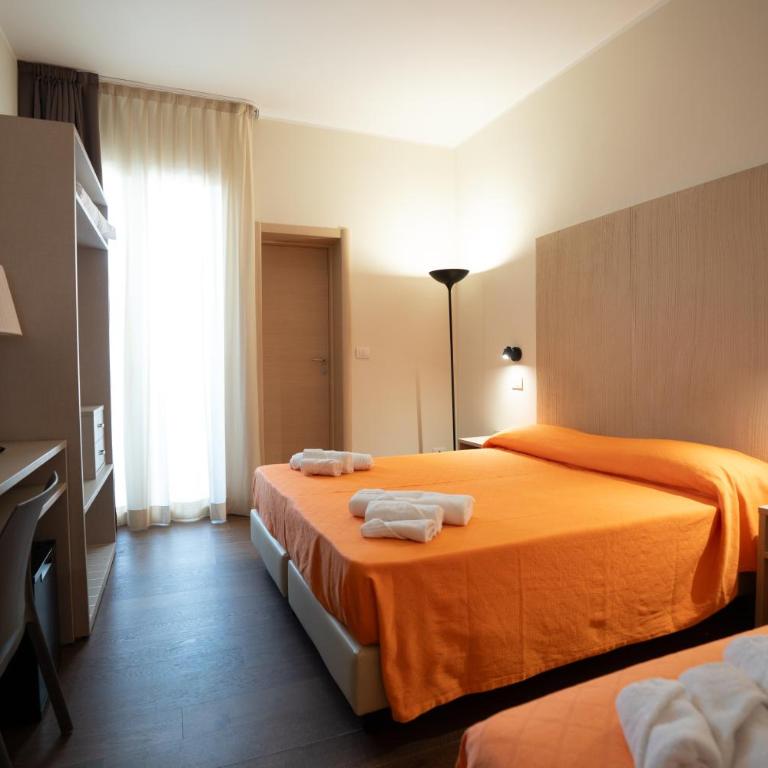 Hotel Estense - Camera Tripla Deluxe con Vista Mare - 3
