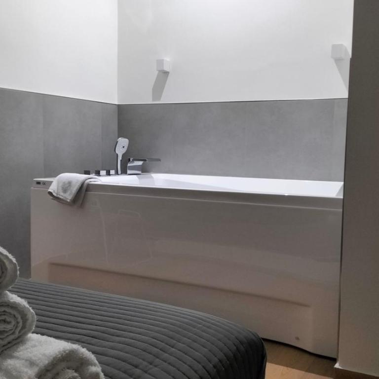 Dell'Ova 98 Rooms - Double Room with Spa Bath - 36